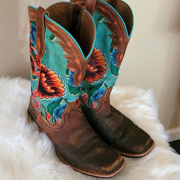 Ariat Shoes - Ariat sunflower worn boots 9.5 B
